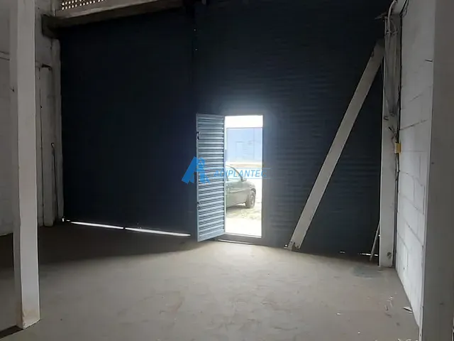 Loja com 36m², para alugar, no bairro Penha Circular em Rio de Janeiro