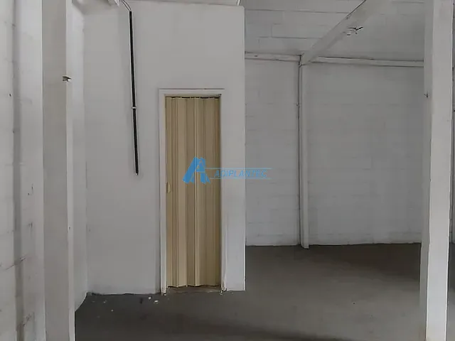 Loja com 36m², para alugar, no bairro Penha Circular em Rio de Janeiro