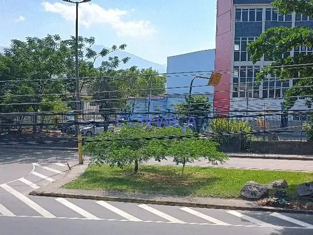 Loja com 113m², à venda, no bairro Senador Camará em Rio de Janeiro