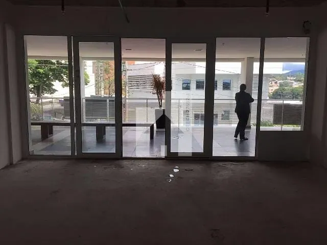 Loja à venda, no bairro Chácara Urbana em Jundiaí