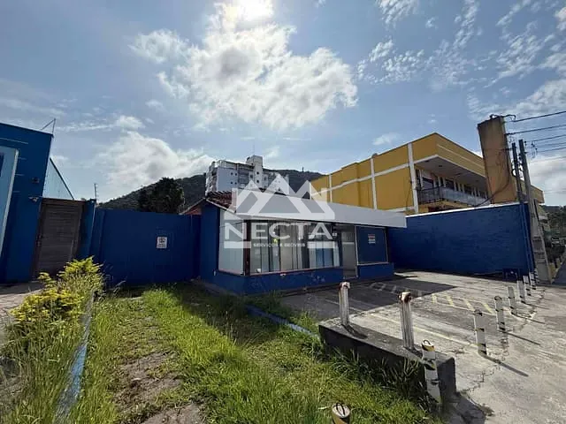 Loja com 571m² 6 quartos e 4 banheiros, à venda, no bairro Centro em Caraguatatuba