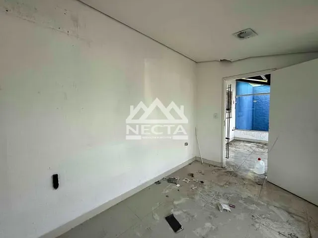Loja com 571m² 6 quartos e 4 banheiros, à venda, no bairro Centro em Caraguatatuba