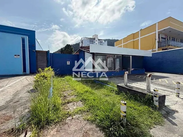 Loja com 571m² 6 quartos e 4 banheiros, à venda, no bairro Centro em Caraguatatuba