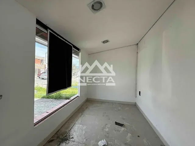 Loja com 571m² 6 quartos e 4 banheiros, à venda, no bairro Centro em Caraguatatuba