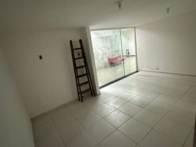 Loja com 25m², para alugar, no bairro Centro em Macaé