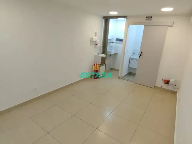Loja para alugar, no bairro Catete em Rio de Janeiro