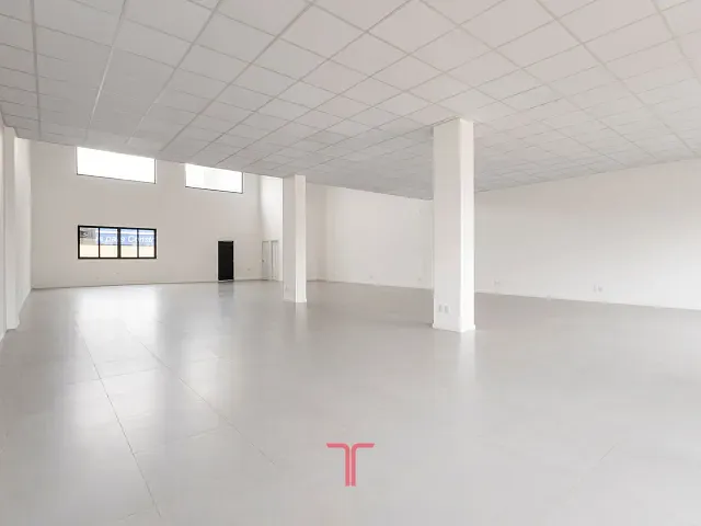 Loja com 250m², para alugar, no bairro Nações em Fazenda Rio Grande