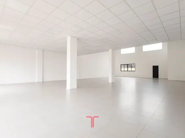Loja com 250m², para alugar, no bairro Nações em Fazenda Rio Grande
