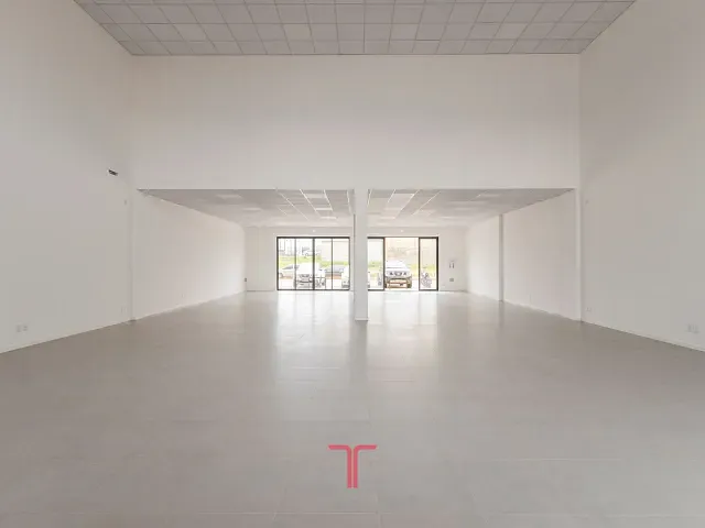 Loja com 250m², para alugar, no bairro Nações em Fazenda Rio Grande