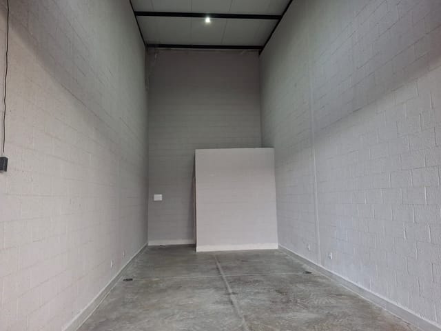 Loja com 40m², para alugar, no bairro Jardim Mont Serrat em Aparecida de Goiânia