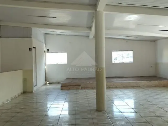 Loja com 250m², para alugar, no bairro São João em Mauá