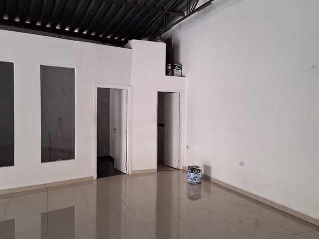 Foto do Loja - *SALÃO PARA LOCAÇÃO  105m²- 1 ESCRITÓRIO- 1 BANHEIRO- ÓTIMA LOCALIZAÇÃO- Para Mais Informações Corretor Alex Camargo (11) 94009-6980 !!! * | Rocha Marqueze Imóveis
