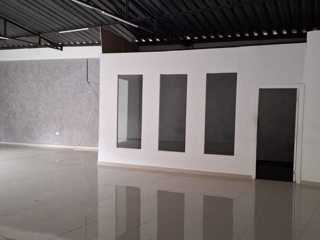 Foto do Loja - *SALÃO PARA LOCAÇÃO  105m²- 1 ESCRITÓRIO- 1 BANHEIRO- ÓTIMA LOCALIZAÇÃO- Para Mais Informações Corretor Alex Camargo (11) 94009-6980 !!! * | Rocha Marqueze Imóveis