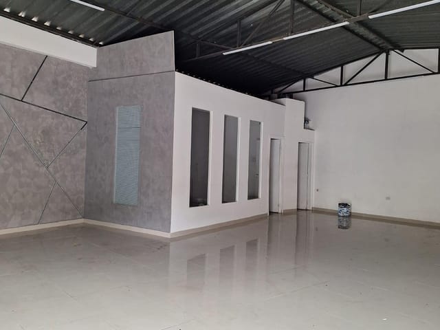 Foto do Loja - *SALÃO PARA LOCAÇÃO  105m²- 1 ESCRITÓRIO- 1 BANHEIRO- ÓTIMA LOCALIZAÇÃO- Para Mais Informações Corretor Alex Camargo (11) 94009-6980 !!! * | Rocha Marqueze Imóveis