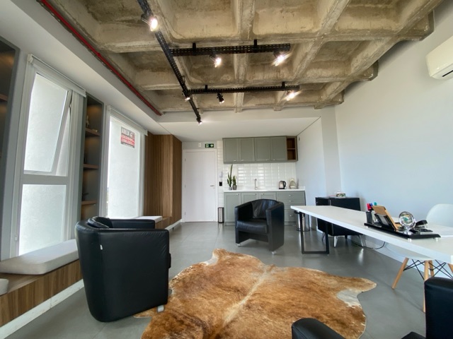 Sala com 50m², à venda, no bairro Três Vendas em Pelotas