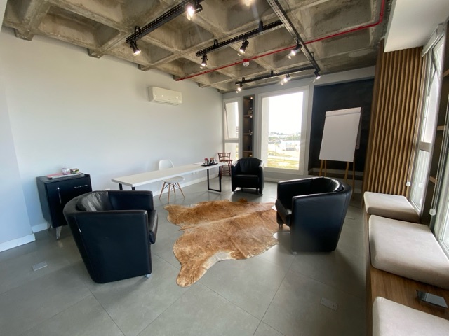 Sala com 50m², à venda, no bairro Três Vendas em Pelotas