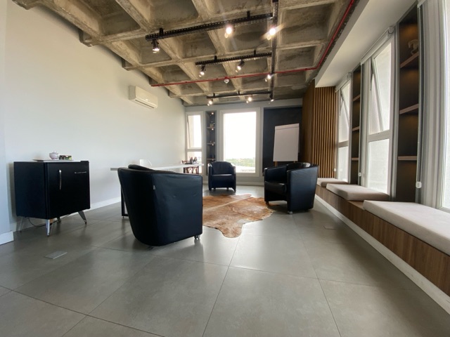 Sala com 50m², à venda, no bairro Três Vendas em Pelotas