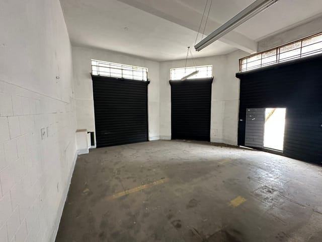 Foto do Loja - 🚇 A 900m do Metrô Belém – Salão de 70m² de Esquina com Energia Trifásica e Potencial Máximo! ✨ | Organização Imobiliária Açores