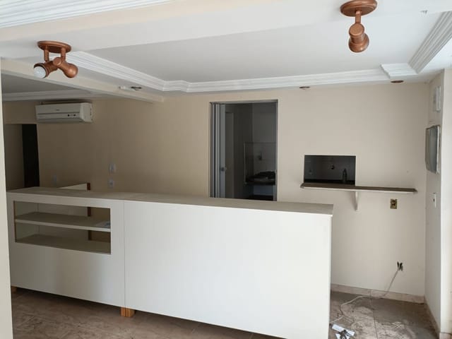 Loja com 49m², à venda ou para alugar, no bairro Centro em Macaé