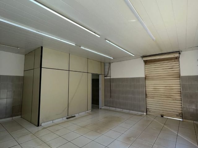 Loja com 100m², para alugar, no bairro Vila Mollon IV em Santa Bárbara D'Oeste