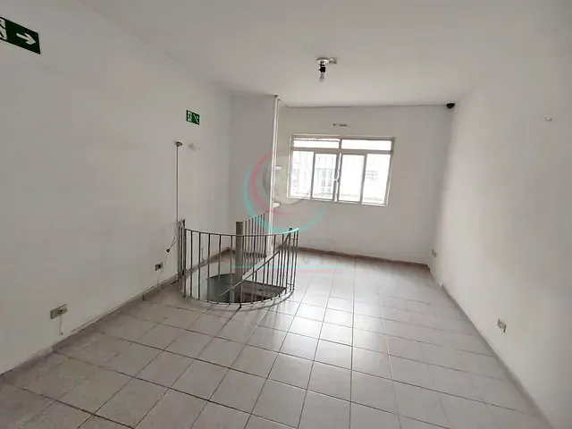 Loja à venda, no bairro Alto de Pinheiros em São Paulo