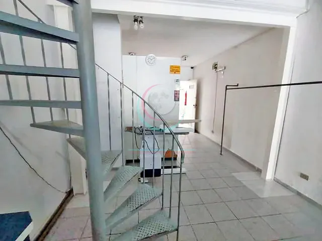 Loja à venda, no bairro Alto de Pinheiros em São Paulo