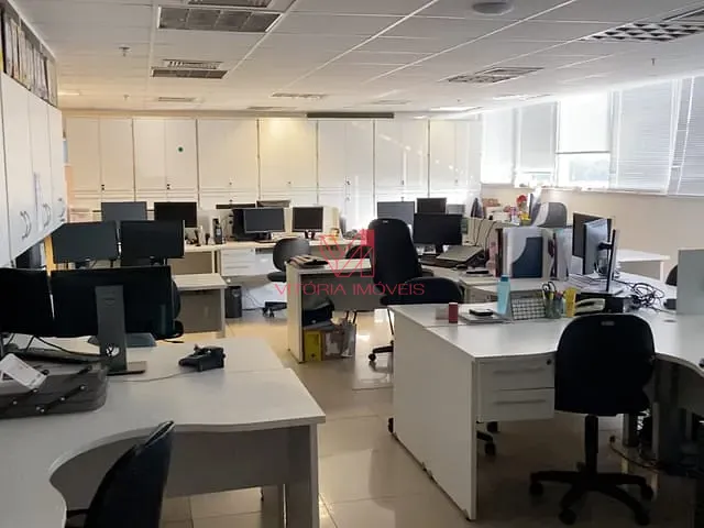 Loja com 680m², para alugar, no bairro JARDIM CAMBURI em Vitoria