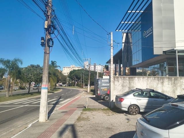 Loja para alugar, no bairro Coqueiros em Florianópolis