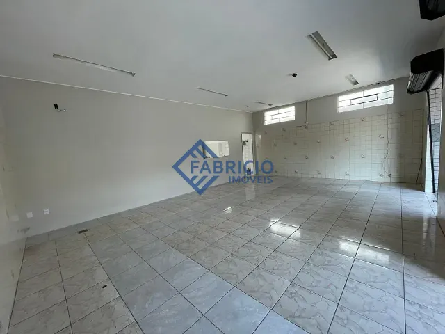 Loja com 300m², à venda ou para alugar, no bairro Jardim São Matheus em Vinhedo