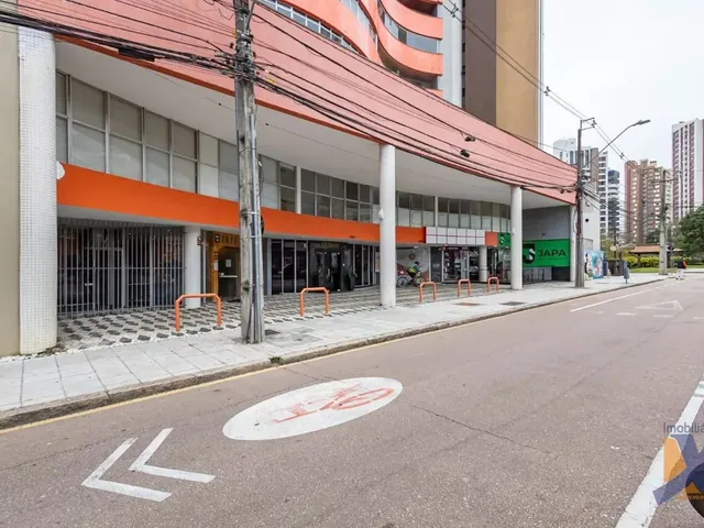 Loja à venda, no bairro Agua Verde em Curitiba