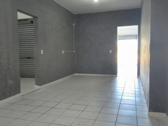 Loja para alugar, no bairro Coqueiros em Florianópolis