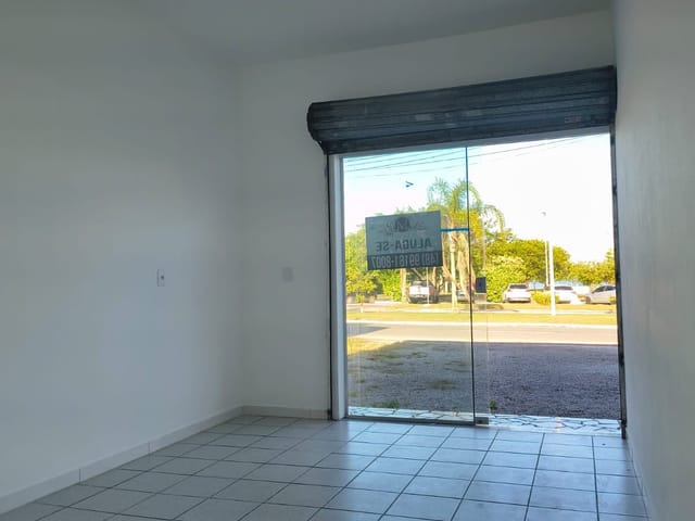 Loja para alugar, no bairro Coqueiros em Florianópolis