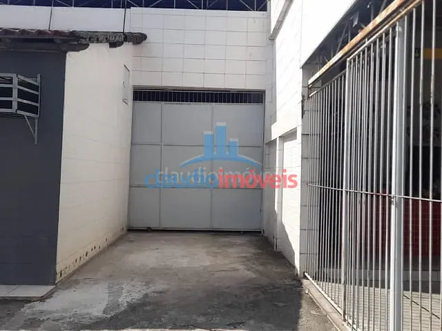 Galpão / Barracão com 360m², para alugar, no bairro Aterrado em Volta Redonda