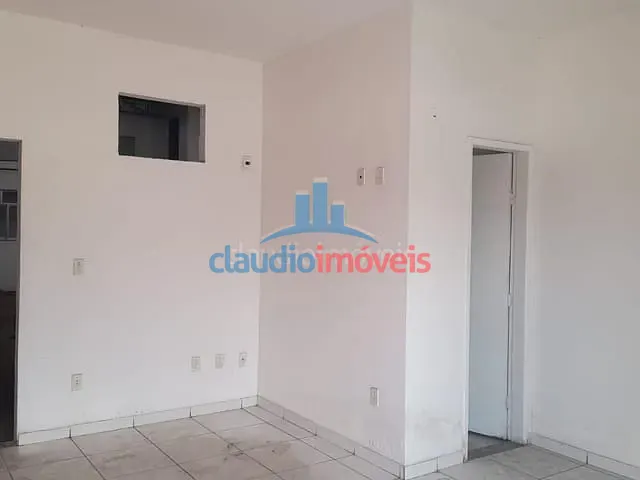 Galpão / Barracão com 360m², para alugar, no bairro Aterrado em Volta Redonda