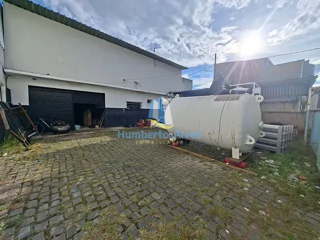 Loja com 357m², à venda, no bairro Bateias em Vitória da Conquista