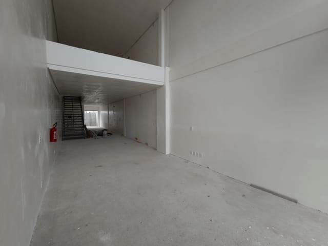 Loja com 120m², para alugar, no bairro Laranjal em Pelotas