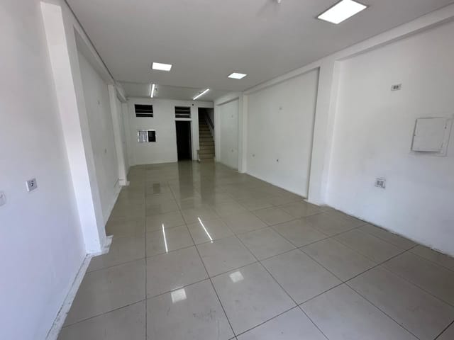 Foto do Loja - Seu Negócio no Melhor Ponto do Belém 🚀 Salão de 60m² com 2 Banheiros e Localizado em Frente ao Metrô! 🌟 | Organização Imobiliária Açores