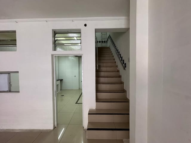 Foto do Loja - Seu Negócio no Melhor Ponto do Belém 🚀 Salão de 60m² com 2 Banheiros e Localizado em Frente ao Metrô! 🌟 | Organização Imobiliária Açores