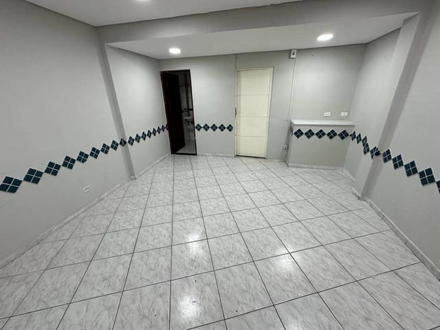 Foto do Loja - Seu Negócio no Melhor Ponto do Belém 🚀 Salão de 60m² com 2 Banheiros e Localizado em Frente ao Metrô! 🌟 | Organização Imobiliária Açores