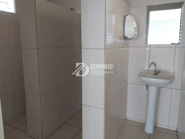 Loja com 500m², para alugar, no bairro Nossa Senhora da Abadia em Uberaba