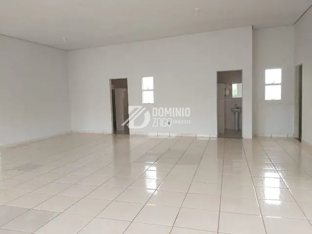 Loja com 500m², para alugar, no bairro Nossa Senhora da Abadia em Uberaba