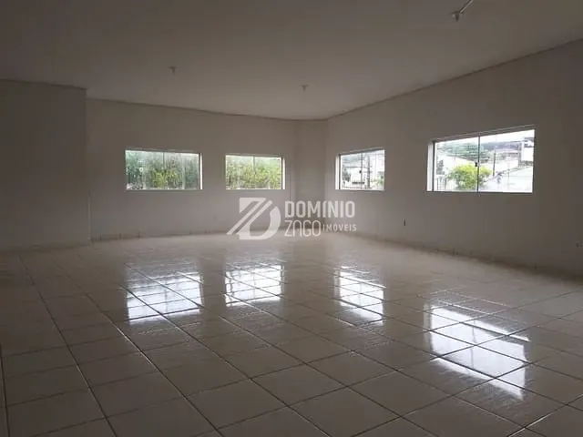 Loja com 500m², para alugar, no bairro Nossa Senhora da Abadia em Uberaba