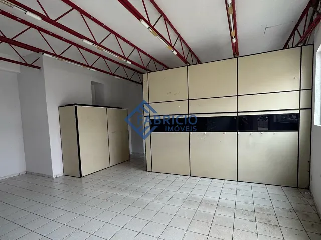 Loja com 450m², para alugar, no bairro Centro em Vinhedo