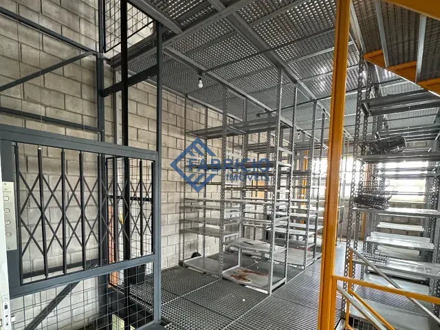 Loja com 450m², para alugar, no bairro Centro em Vinhedo