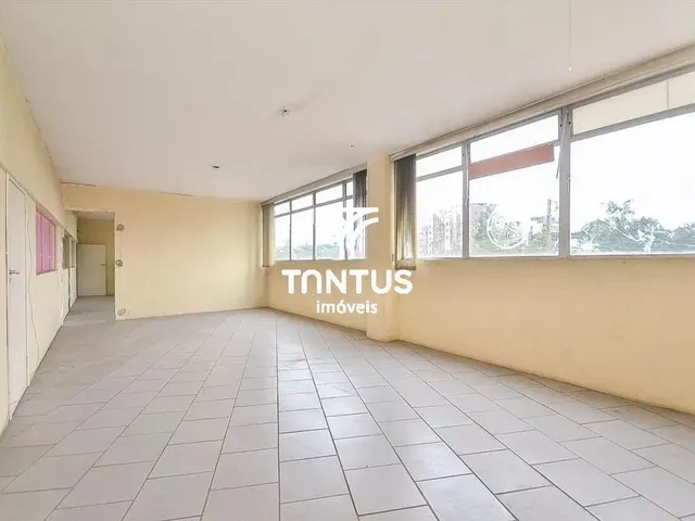 Loja à venda, no bairro Cristo Rei em Curitiba