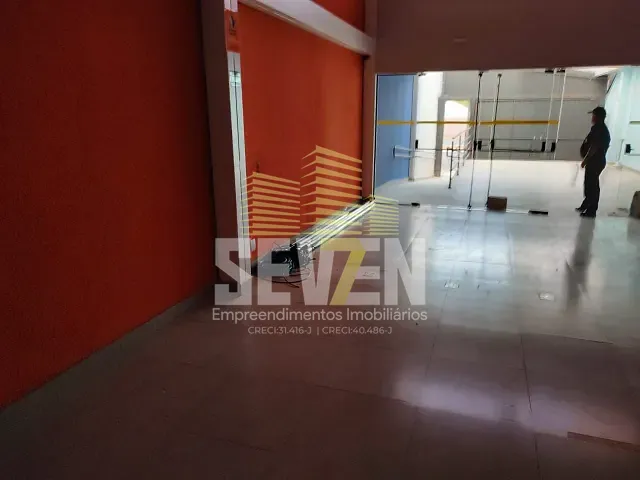 Loja com 239m², à venda ou para alugar, no bairro Centro em Bauru