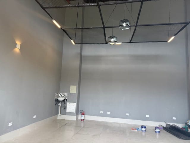 Loja com 41m², para alugar, no bairro Sítio Cercado em Curitiba