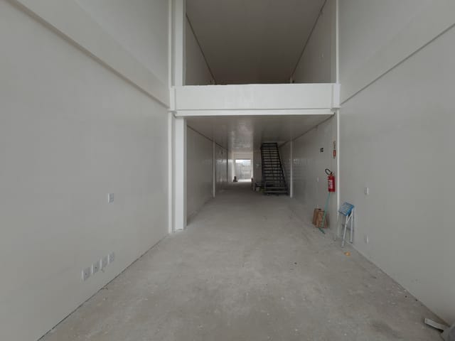 Loja com 120m², para alugar, no bairro Laranjal em Pelotas