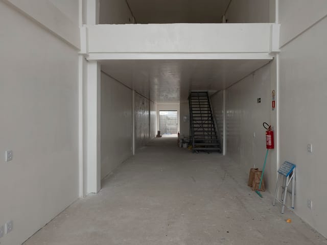 Loja com 120m², para alugar, no bairro Laranjal em Pelotas