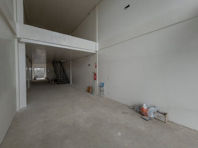 Loja com 120m², para alugar, no bairro Laranjal em Pelotas